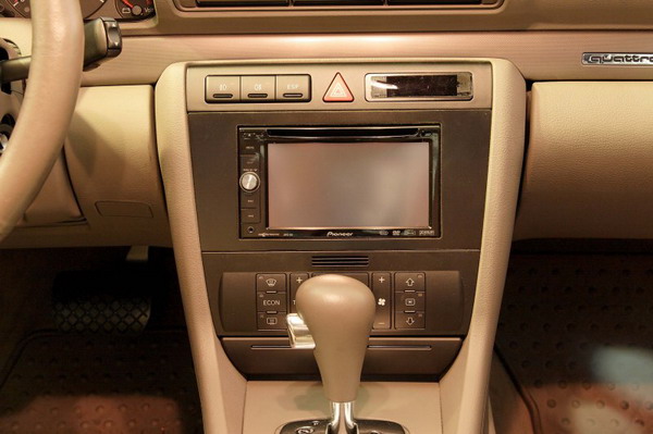 Audi A6 C5 Front Dash Symphony II Radio CD Changer Head Unit