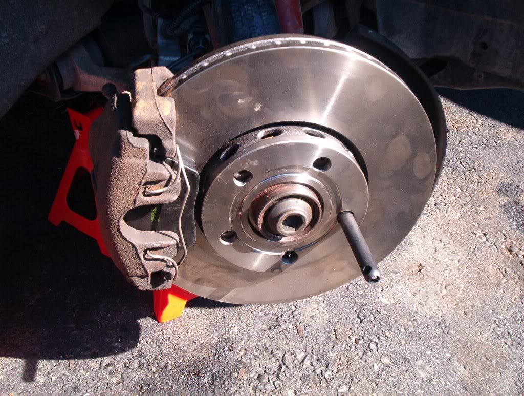 14212d1501527874-a4-b5-front-brake-pads-rotors-replacement-diy-pics-im001069.jpg