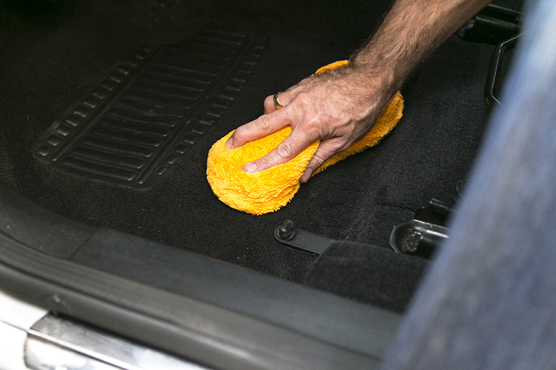 Name:  Removing%20spilt%20drinks%20with%20Autoglym%20Interior%20Shampoo%202.jpg
Views: 127
Size:  318.9 KB